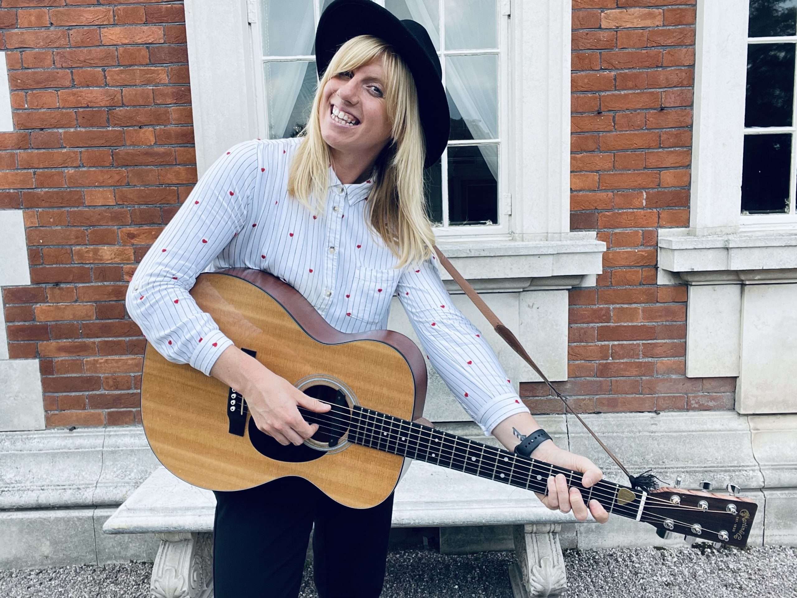 Acoustic wedding singer for hire
