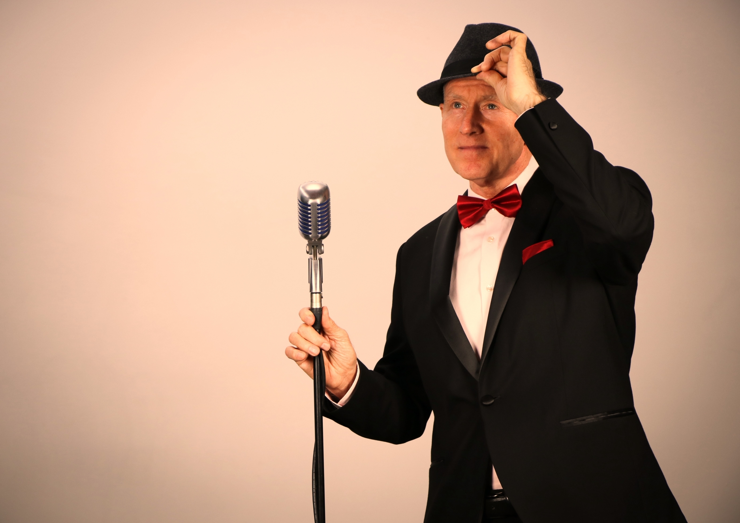 Swing singer for weddings and events in the UK
